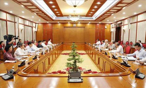 Quang cảnh cuộc họp Bộ Chính trị. Ảnh: Trí Dũng – TTXVN Quang cảnh cuộc họp Bộ Chính trị. Ảnh: Trí Dũng – TTXVN