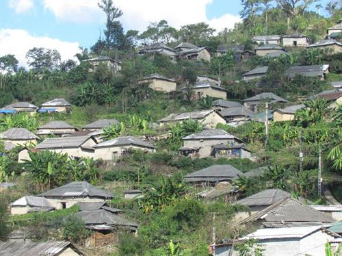 Những ngôi nhà trình tường của người Hà Nhì ở bản U Ní Chải. Ảnh: baolaichau.vn Những ngôi nhà trình tường của người Hà Nhì ở bản U Ní Chải. Ảnh: baolaichau.vn