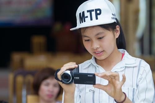 Nhóm làm phim “Điểm tựa cho con” đoạt giải phim xuất sắc nhất Nhóm làm phim “Điểm tựa cho con” đoạt giải phim xuất sắc nhất