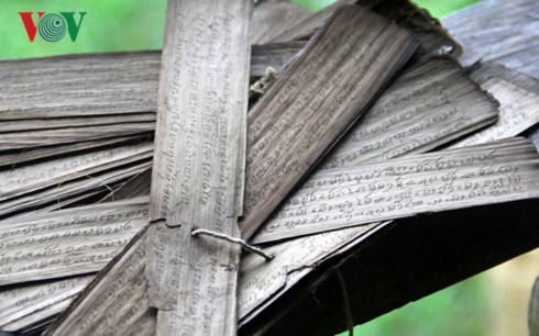 Những cuốn sách cổ này cần được bảo vệ, lưu truyền cho thế hệ mai sau để họ hiểu được những phong tục xưa của người Thái.