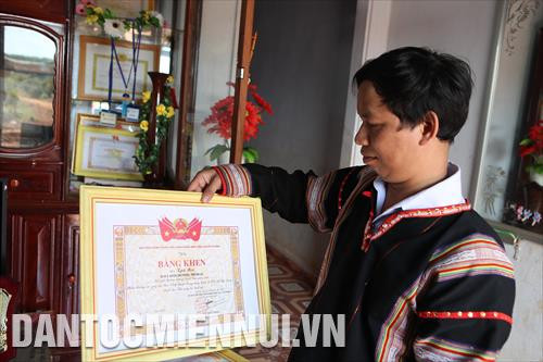 Anh Kpă Meo vinh dự được Trung ương Đoàn Thanh niên Cộng sản Hồ Chí Minh trao tặng Giải thưởng Lương Định Của năm 2018