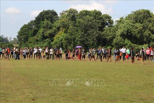 Hình ảnh phục dựng lễ kết bạn cộng đồng M’nông và Châu Mạ, tại xã Đồng Nai, huyện Bù Đăng. Ảnh: K GỬIH -TTXVN Hình ảnh phục dựng lễ kết bạn cộng đồng M’nông và Châu Mạ, tại xã Đồng Nai, huyện Bù Đăng. Ảnh: K GỬIH -TTXVN