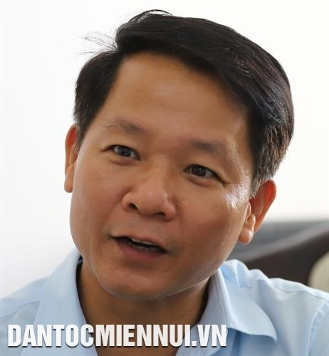 “Chúng tôi chỉ đạo ngành giáo dục huyện cần nâng cao hơn nữa chất lượng giáo dục; làm tốt công tác tuyên truyền, vận động học sinh ra lớp; quan tâm đến đời sống, sinh hoạt hàng ngày của giáo viên… Có như vậy công tác giáo dục ở huyện vùng cao biên giới như Mường Tè mới đạt hiệu quả tích cực” - Ông Trần Đức Hiển, Phó Chủ tịch Ủy ban Nhân dân huyện Mường Tè (Lai Châu). Ảnh: An Thành Đạt “Chúng tôi chỉ đạo ngành giáo dục huyện cần nâng cao hơn nữa chất lượng giáo dục; làm tốt công tác tuyên truyền, vận động học sinh ra lớp; quan tâm đến đời sống, sinh hoạt hàng ngày của giáo viên… Có như vậy công tác giáo dục ở huyện vùng cao biên giới như Mường Tè mới đạt hiệu quả tích cực” - Ông Trần Đức Hiển, Phó Chủ tịch Ủy ban Nhân dân huyện Mường Tè (Lai Châu). Ảnh: An Thành Đạt