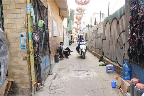 Nhân viên cấp cứu 115 của Bệnh viện Đa khoa Sài Gòn điều khiển xe cấp cứu 2 bánh đến tận nhà bệnh nhân. Ảnh: Đinh Hằng - TTXVN