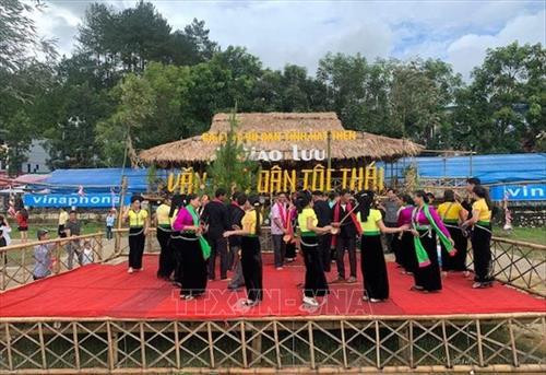 Ngày hội văn hóa năm nay có nhiều nội dung phong phú, đa sắc màu dân tộc vùng cao của huyện Than Uyên (Lai Châu). Ảnh: Việt Hoàng - TTXVN Ngày hội văn hóa năm nay có nhiều nội dung phong phú, đa sắc màu dân tộc vùng cao của huyện Than Uyên (Lai Châu). Ảnh: Việt Hoàng - TTXVN