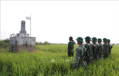 Các chiến sĩ Đồn biên phòng Long Khốt luôn nêu cao ý thức hoàn thành nhiệm vụ được giao, bảo vệ vững chắc biên giới quê hương. Ảnh: Bùi Giang - TTXVN Các chiến sĩ Đồn biên phòng Long Khốt luôn nêu cao ý thức hoàn thành nhiệm vụ được giao, bảo vệ vững chắc biên giới quê hương. Ảnh: Bùi Giang - TTXVN