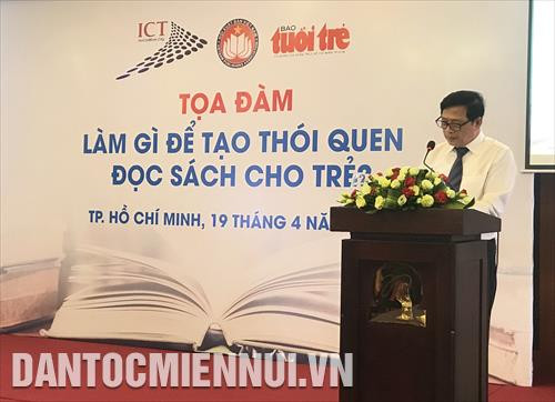 Ông Lê Hoàng, Phó Chủ tịch Hội Xuất Bản Việt Nam phát biểu khai mạc tọa đàm. Ảnh: Thu Hương