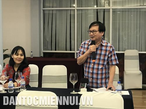 Nhà văn Nguyễn Nhật Ánh chia sẻ tình yêu với sách và khuyến khích việc hình thành thói quen đọc sách cho trẻ nhỏ từ sớm. Ảnh: Thu Hương