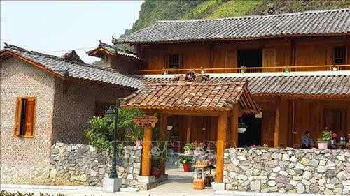 Các gia đình trong Làng văn hóa du lịch cộng đồng dân tộc Mông tham gia phát triển loại hình du lịch homestay thu hút đông đảo du khách trong và ngoài nước tham gia. Ảnh: Minh Tâm-TTXVN Các gia đình trong Làng văn hóa du lịch cộng đồng dân tộc Mông tham gia phát triển loại hình du lịch homestay thu hút đông đảo du khách trong và ngoài nước tham gia. Ảnh: Minh Tâm-TTXVN
