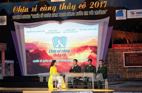 Các đại biểu giao lưu tại chương trình. Ảnh: Quý Trung – TTXVN