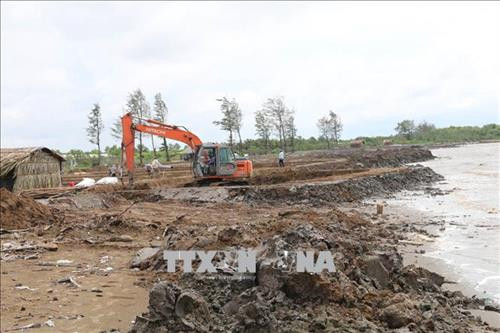 Huyện Gò Công Đông (Tiền Giang) đã mở rộng diện tích nuôi nghêu ven biển Tân Thành lên 2.000 ha, góp phần giải quyết công ăn việc làm cho dân nghèo miền biển. Ảnh: Minh Trí - TTXVN Huyện Gò Công Đông (Tiền Giang) đã mở rộng diện tích nuôi nghêu ven biển Tân Thành lên 2.000 ha, góp phần giải quyết công ăn việc làm cho dân nghèo miền biển. Ảnh: Minh Trí - TTXVN