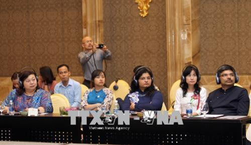 Tổng lãnh sự, phu nhân Tổng lãnh sự các nước tại Thành phố Hồ Chí Minh tham dự buổi tọa đàm. Ảnh: Quang Nhựt – TTXVN Tổng lãnh sự, phu nhân Tổng lãnh sự các nước tại Thành phố Hồ Chí Minh tham dự buổi tọa đàm. Ảnh: Quang Nhựt – TTXVN
