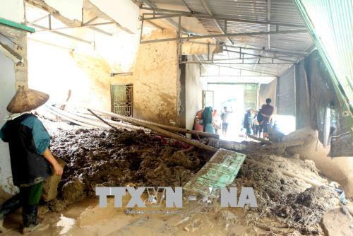 Cảnh tan hoang của gia đình nhà ông Dương Ngọc Hưng chủ trang trại nuôi cá nước lạnh tại bản Chu Va 12, xã Sơn Bình, huyện Tam Đường hiện đang mất tích do bị lũ cuốn trôi. Ảnh: Quý Trung – TTXVN