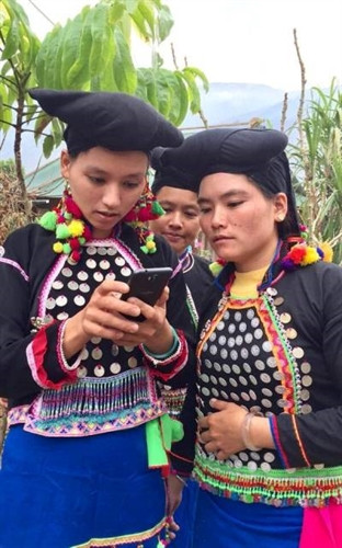 Người Si La đã được tiếp cận với mạng internet. Người Si La đã được tiếp cận với mạng internet.