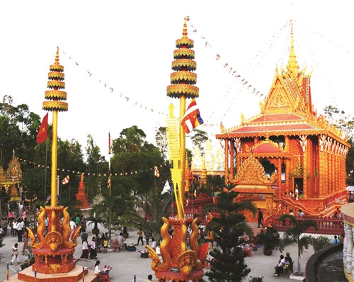 Chùa Khmer được trang hoàng lộng lẫy trong dịp Tết cổ truyền Chôl Chnăm Thmây. Ảnh: TTXVN Chùa Khmer được trang hoàng lộng lẫy trong dịp Tết cổ truyền Chôl Chnăm Thmây. Ảnh: TTXVN