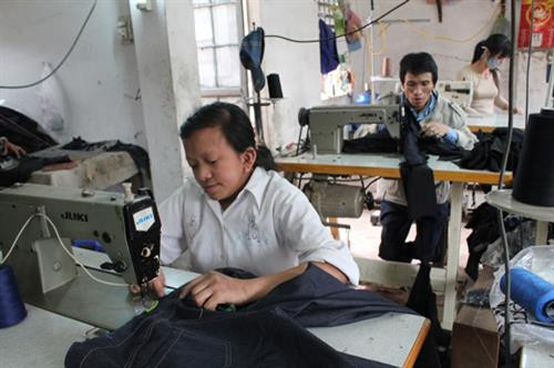 Nhà nước khuyến khích cơ quan, tổ chức và doanh nghiệp nhận người khuyết tật vào làm việc. Ảnh: nhandan.com.vn