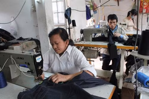 Nhà nước khuyến khích cơ quan, tổ chức và doanh nghiệp nhận người khuyết tật vào làm việc. Ảnh: nhandan.com.vn