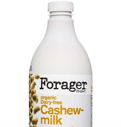 Sữa hạt điều được làm tương tự như sữa hạnh nhân, ngâm hạt điều, thêm nước xay và lọc bỏ bã. Nhưng sữa hạt điều mang hương vị thơm ngon hơn. Nhưng cũng giống hạnh nhân là sữa hạt điều chưa nguồn năng lượng rất thấp, trừ khi nó được nấu súp thì chất đạm và dinh dưỡng mới tăng lên. Sữa hạt điều được làm tương tự như sữa hạnh nhân, ngâm hạt điều, thêm nước xay và lọc bỏ bã. Nhưng sữa hạt điều mang hương vị thơm ngon hơn. Nhưng cũng giống hạnh nhân là sữa hạt điều chưa nguồn năng lượng rất thấp, trừ khi nó được nấu súp thì chất đạm và dinh dưỡng mới tăng lên.