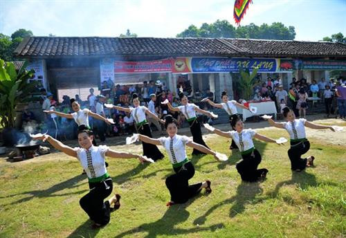 Vóc dáng cân đối tôn thêm sự duyên sáng của phụ nữ Thái. Vóc dáng cân đối tôn thêm sự duyên sáng của phụ nữ Thái.