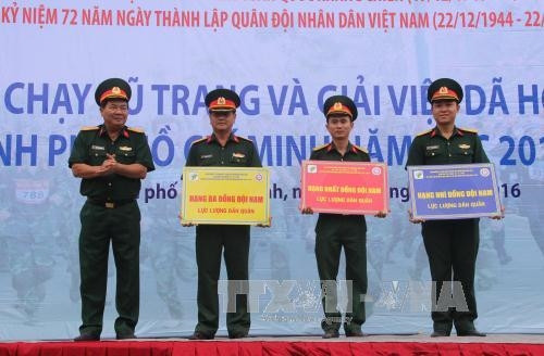 Trao giải cho các VĐV đạt thành tích. Ảnh: Xuân Dự - TTXVN Trao giải cho các VĐV đạt thành tích. Ảnh: Xuân Dự - TTXVN