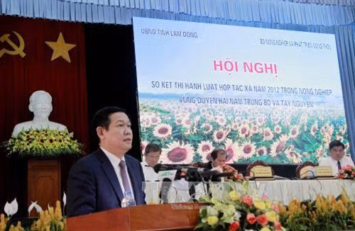 Phó Thủ tướng Vương Đình Huệ đến dự và phát biểu tại hội nghị. Ảnh: Đặng Tuấn - TTXVN