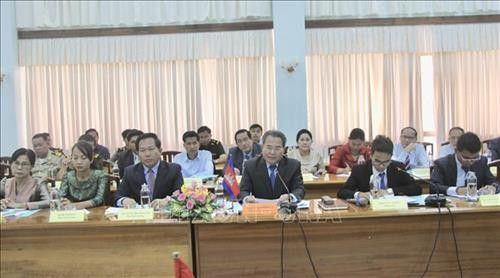 Đoàn đại biểu tỉnh Kandal, Campuchia tham gia hội nghị. Ảnh: Thanh Sang - TTXVN Đoàn đại biểu tỉnh Kandal, Campuchia tham gia hội nghị. Ảnh: Thanh Sang - TTXVN