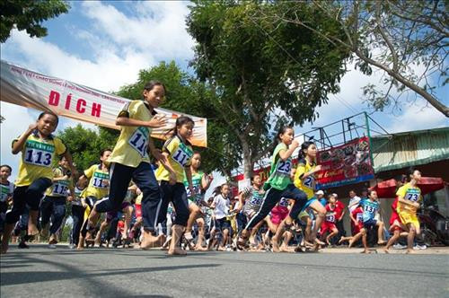 Đông đảo thanh thiếu nhi tham gia giải việt dã hội khỏe Phù Đổng tại huyện Cần Giờ. Ảnh: TTXVN phát Đông đảo thanh thiếu nhi tham gia giải việt dã hội khỏe Phù Đổng tại huyện Cần Giờ. Ảnh: TTXVN phát