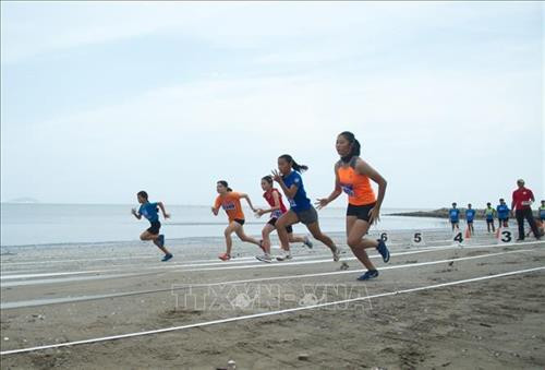Đông đảo đoàn viên, thanh niên tham gia giải điền kinh bãi biển tại huyện Cần Giờ. Ảnh: TTXVN phát Đông đảo đoàn viên, thanh niên tham gia giải điền kinh bãi biển tại huyện Cần Giờ. Ảnh: TTXVN phát