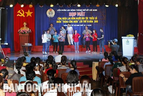 Quang cảnh một buổi họp mặt, giao lưu công nhân lao động người dân tộc thiểu số nhân "Tháng công nhân". Ảnh: Hoàng Hải