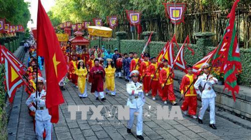 Nghi lễ dâng cúng bánh tét Quốc tổ Hùng Vương và dâng hương Đức Lễ Thành Hầu Nguyễn Hữu Cảnh. Ảnh : Thế Anh-TTXVN Nghi lễ dâng cúng bánh tét Quốc tổ Hùng Vương và dâng hương Đức Lễ Thành Hầu Nguyễn Hữu Cảnh. Ảnh : Thế Anh-TTXVN
