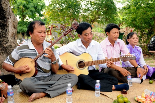 Một buổi sinh hoạt của câu lạc bộ đờn ca tài tử xã Vĩnh Trạch Đông, thành phố Bạc Liêu, tỉnh Bạc Liêu. Biểu diễn đờn ca tài tử phục vụ du khách tại khu du lịch Giồng Nhãn, xã Hiệp Thành, thành phố Bạc Liêu, tỉnh Bạc Liêu. Một buổi sinh hoạt của câu lạc bộ đờn ca tài tử xã Vĩnh Trạch Đông, thành phố Bạc Liêu, tỉnh Bạc Liêu. Đờn ca tài tử được UNESCO công nhận là Di sản văn hóa phi vật thể đại diện của nhân loại Một buổi sinh hoạt của câu lạc bộ đờn ca tài tử xã Vĩnh Trạch Đông, thành phố Bạc Liêu, tỉnh Bạc Liêu. Biểu diễn đờn ca tài tử phục vụ du khách tại khu du lịch Giồng Nhãn, xã Hiệp Thành, thành phố Bạc Liêu, tỉnh Bạc Liêu. Một buổi sinh hoạt của câu lạc bộ đờn ca tài tử xã Vĩnh Trạch Đông, thành phố Bạc Liêu, tỉnh Bạc Liêu. Đờn ca tài tử được UNESCO công nhận là Di sản văn hóa phi vật thể đại diện của nhân loại