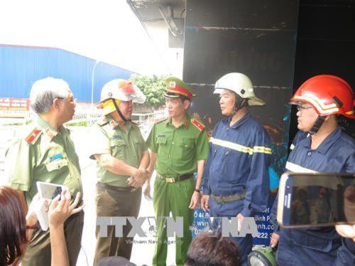 Thứ trưởng Bộ Công an Bùi Văn Thành kiểm tra hiện trường vụ cháy chung cư Carina, quận 8. Ảnh: Hoàng Hải-TTXVN Thứ trưởng Bộ Công an Bùi Văn Thành kiểm tra hiện trường vụ cháy chung cư Carina, quận 8. Ảnh: Hoàng Hải-TTXVN