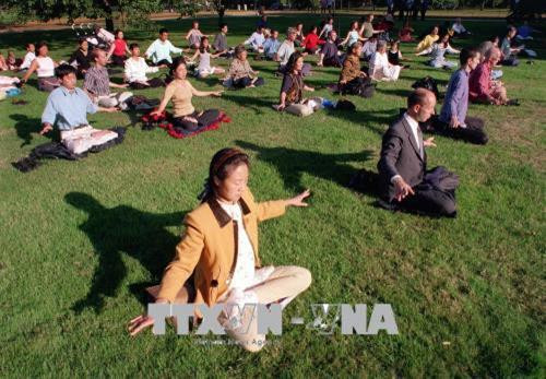 Người dân tập thể dục buổi sáng ở London, Anh. Ảnh: AFP/TTXVN Người dân tập thể dục buổi sáng ở London, Anh. Ảnh: AFP/TTXVN