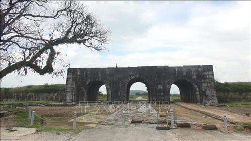 Cổng thành phía Nam, Di sản Thành Nhà Hồ là nơi bị hư hại nhiều nhất. Ảnh: Khiếu Tư - TTXVN Cổng thành phía Nam, Di sản Thành Nhà Hồ là nơi bị hư hại nhiều nhất. Ảnh: Khiếu Tư - TTXVN