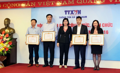 Thông tấn xã Việt Nam tổ chức hội nghị đại biểu công chức, viên chức và thi đua khen thưởng năm 2016 ảnh 17