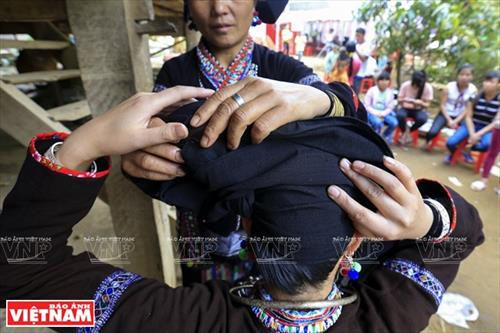 Người Lự và nét thời trang hiện đại trong trang phục truyền thống ảnh 5 Người Lự và nét thời trang hiện đại trong trang phục truyền thống ảnh 5