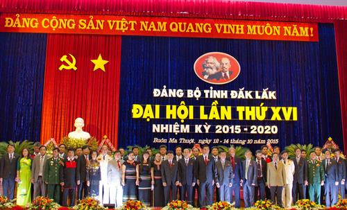 Ban Chấp hành Đảng bộ tỉnh khóa XVI và đoàn đại biểu đi dự Đại hội Đảng toàn quốc lần thứ XII. Ảnh tư liệu: Nguồn baodaklak.vn