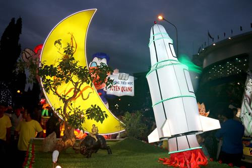 Lễ hội Rước đèn trung thu lần này thu hút đông đảo người dân và du khách tham dự. Nhiều đèn lồng lớn được chuẩn bị cho lễ rước. Nhiều đèn lồng lớn được chuẩn bị cho lễ rước. Lễ hội Rước đèn trung thu lần này thu hút đông đảo người dân và du khách tham dự. Nhiều đèn lồng lớn được chuẩn bị cho lễ rước. Nhiều đèn lồng lớn được chuẩn bị cho lễ rước.