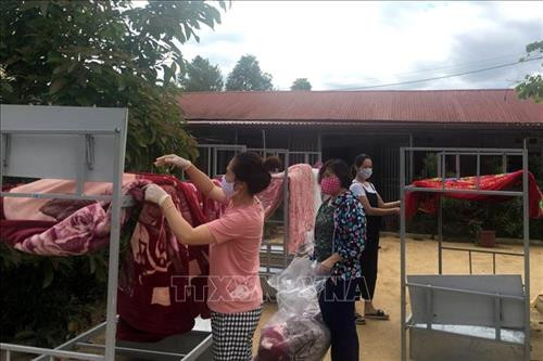 Ngày nghỉ lễ, giáo viên Trường THCS xã Sùng Phài, thành phố Lai Châu vẫn tập trung dọn dẹp vệ sinh trường lớp, chỗ ở để đón học sinh. Ảnh: Việt Hoàng - TTXVN