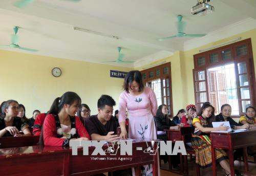 Một buổi học của học sinh Trường Phổ thông DTNT-THPT tỉnh Tuyên Quang. Ảnh Quang Đán - TTXVN Một buổi học của học sinh Trường Phổ thông DTNT-THPT tỉnh Tuyên Quang. Ảnh Quang Đán - TTXVN