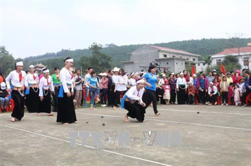 Trò chơi đánh mảng đòi hỏi phải có sự khéo léo. Ảnh: Ninh Đức Phương - TTXVN Trò chơi đánh mảng đòi hỏi phải có sự khéo léo. Ảnh: Ninh Đức Phương - TTXVN