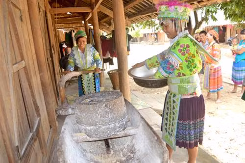 Cối xay ngô - một công cụ được đồng bào Mông.