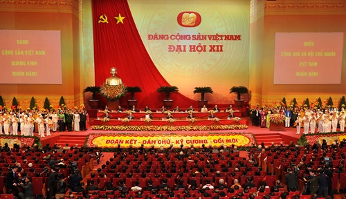 Đoàn đại biểu các tầng lớp nhân dân Thủ đô Hà Nội, thay mặt cho nhân dân cả nước đến chào mừng Đại hội. Ảnh: TTXVN