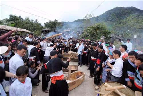 Đặc sắc lễ hội thi giã bánh giầy của đồng bào dân tộc Mông ảnh 15