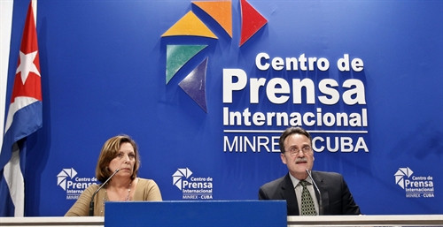 Giám đốc Vụ các vấn đề Mỹ thuộc Bộ Ngoại giao Cuba Josefina Vidal Ferreiro (trái) trong cuộc họp báo ở La Habana ngày 12/1. EPA/ TTXVN