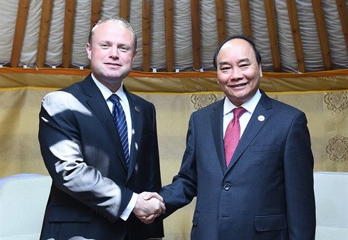 Bên lề Hội nghị Cấp cao Á - Âu lần thứ 11, sáng 15/7/2016, tại thủ đô Ulaan Baator, Mông Cổ, Thủ tướng Chính phủ Nguyễn Xuân Phúc gặp gỡ Thủ tướng Malta, Joseph Muscat Ảnh: Thống Nhất-TTXVN