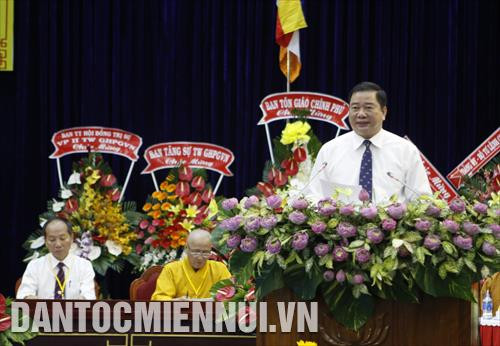 Ông Thân Đức Hưởng, Phó Chủ tịch UBND tỉnh Cà Mau phát biểu tại hội nghị Ông Thân Đức Hưởng, Phó Chủ tịch UBND tỉnh Cà Mau phát biểu tại hội nghị