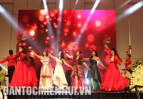 Một số tiết mục mục văn nghệ tại lễ kỷ niệm một năm thành lập Câu lạc bộ Open Arms