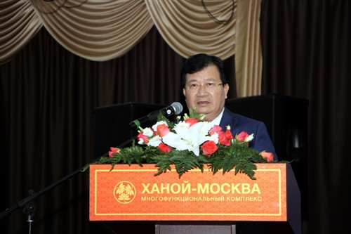 Phó Thủ tướng Trịnh Đình Dũng phát biểu tại Diễn đàn Doanh nhân Việt Nam tại Nga. Ảnh: Quang Vinh- TTXVN tại Lien bang Nga