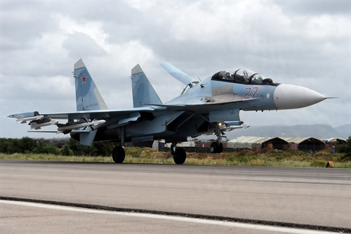 Trong ảnh: (tư liệu) Máy bay ném bom Sukhoi Su-35 của Nga tại căn cứ quân sự ở tỉnh Latakia, Syria ngày 4/5/2016. AFP/TTXVN